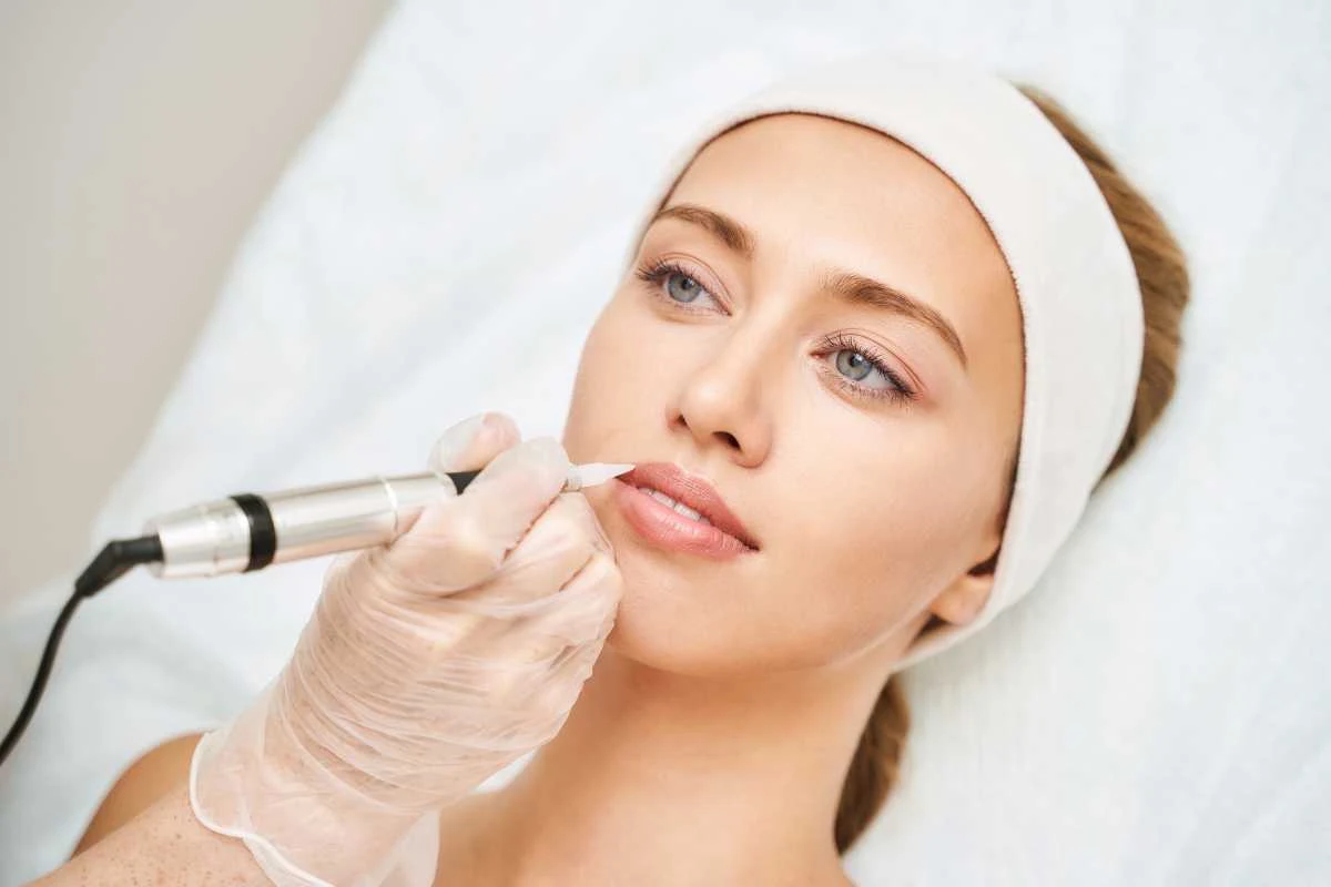 Lựa Chọn Dáng/Màu Và Trao Đổi Với Kỹ Thuật Viên