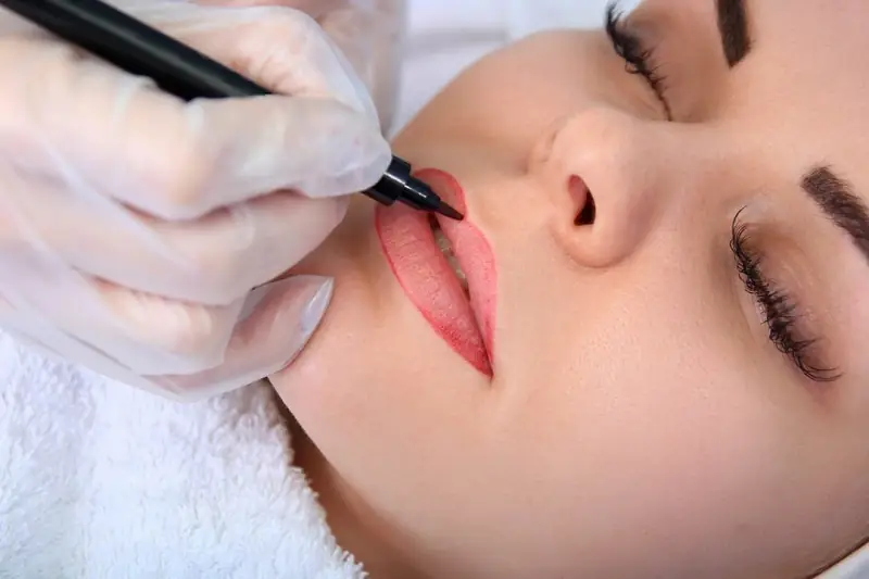 Phun Xăm Thẩm Mỹ Có Cần Dặm Lại Không?